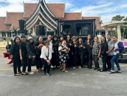 LINE_ALBUM_ดูงานศูนย์ศิลปชีพบางไทร จ_พระนครศรีอยุธยา_251124_55.jpg - โครงการเทิดทูล ชาติ ศาสนา พระมหากษัตริย์ รวมพลังแห่งความภัคดีของประชาชนเทศบาลตำบลสันป่าตอง  | https://www.sanpatong.go.th